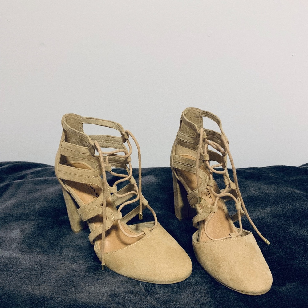 Heels - Picture 2 of 4